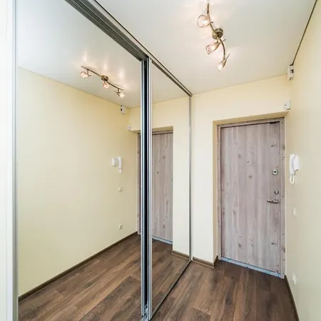 Erdvus Triju Kambariu Butas, Naujos Statybos Name Apartament